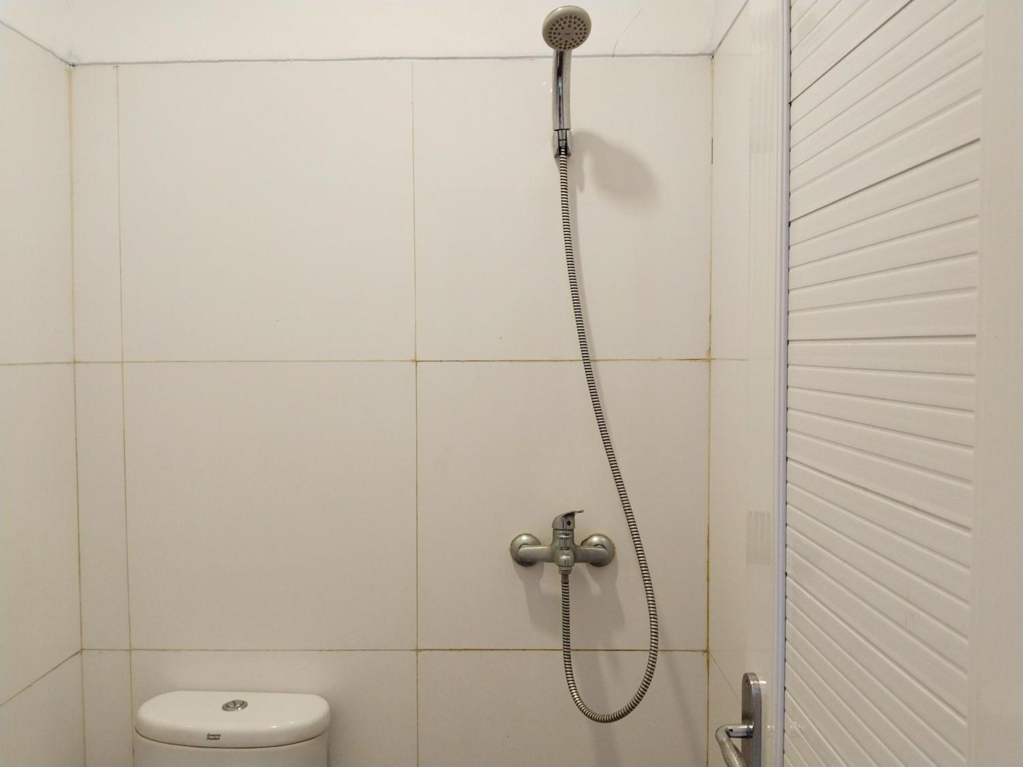 Dejati House Hotel Bekasi Buitenkant foto
