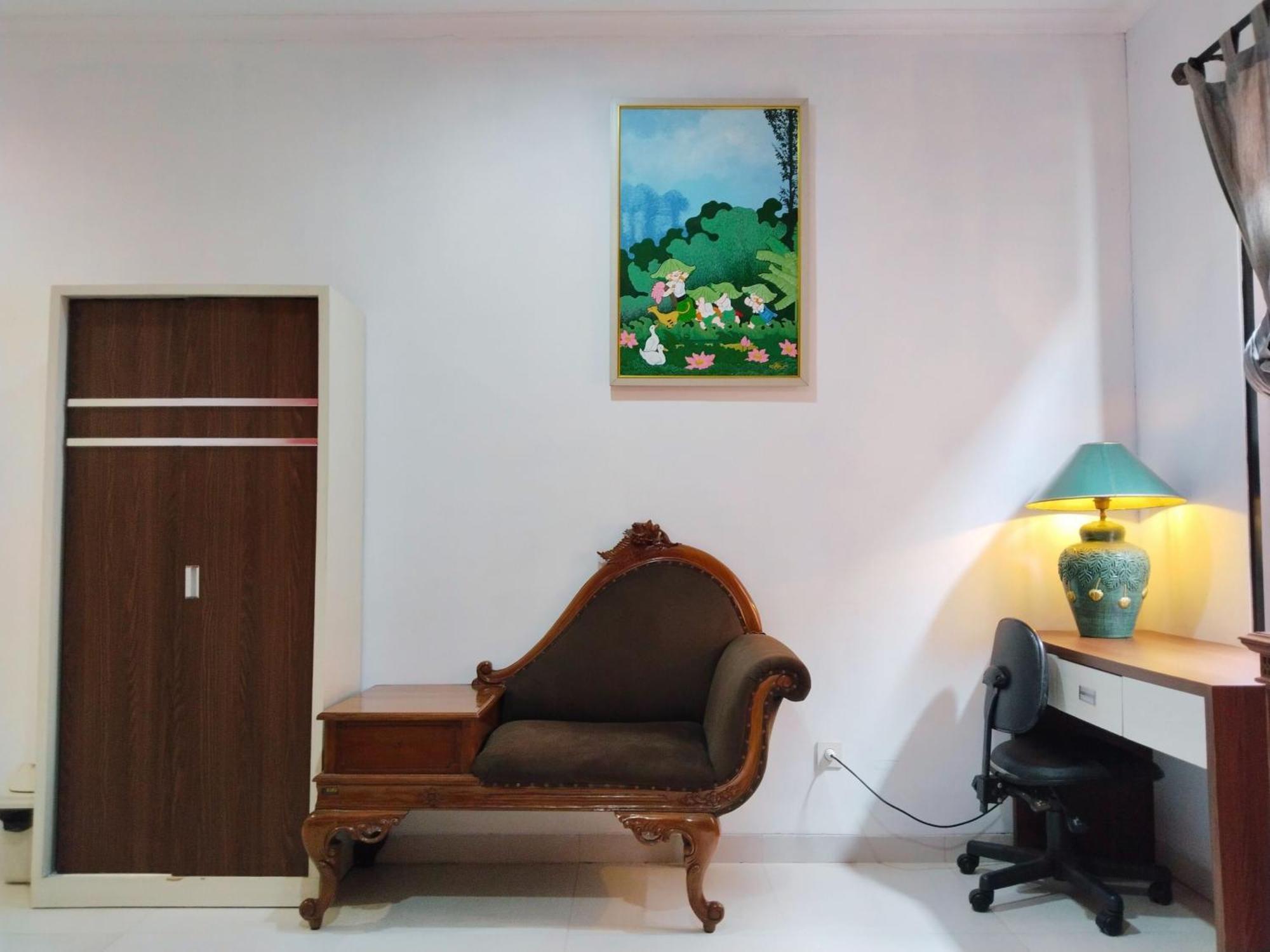 Dejati House Hotel Bekasi Buitenkant foto
