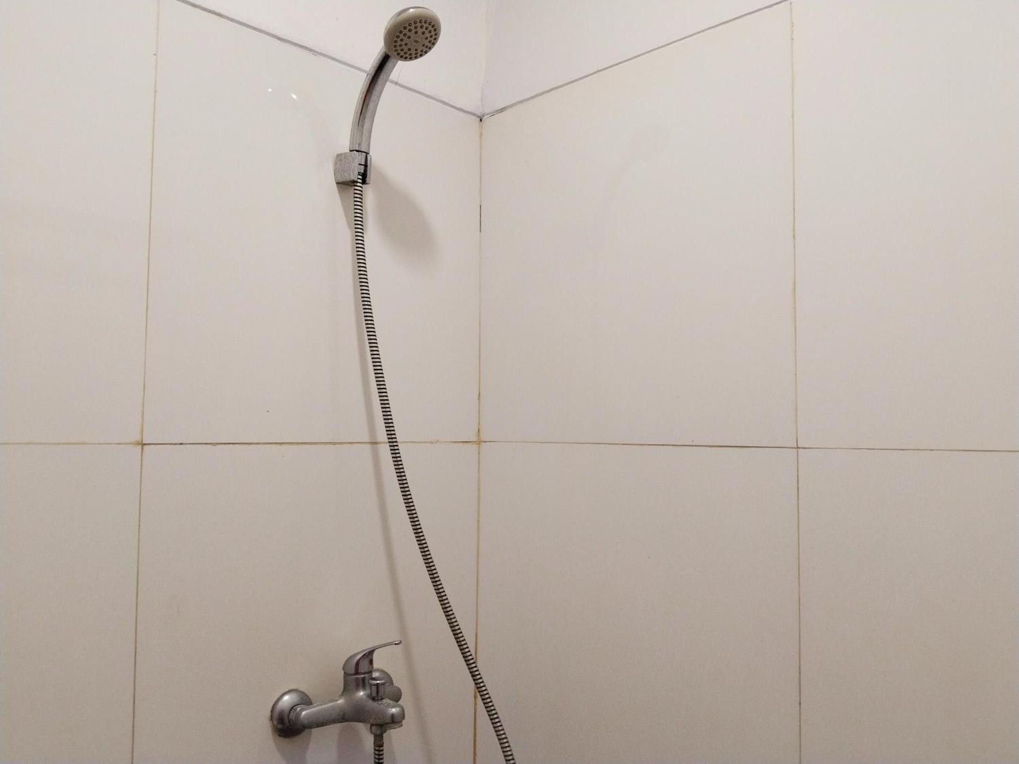 Dejati House Hotel Bekasi Buitenkant foto
