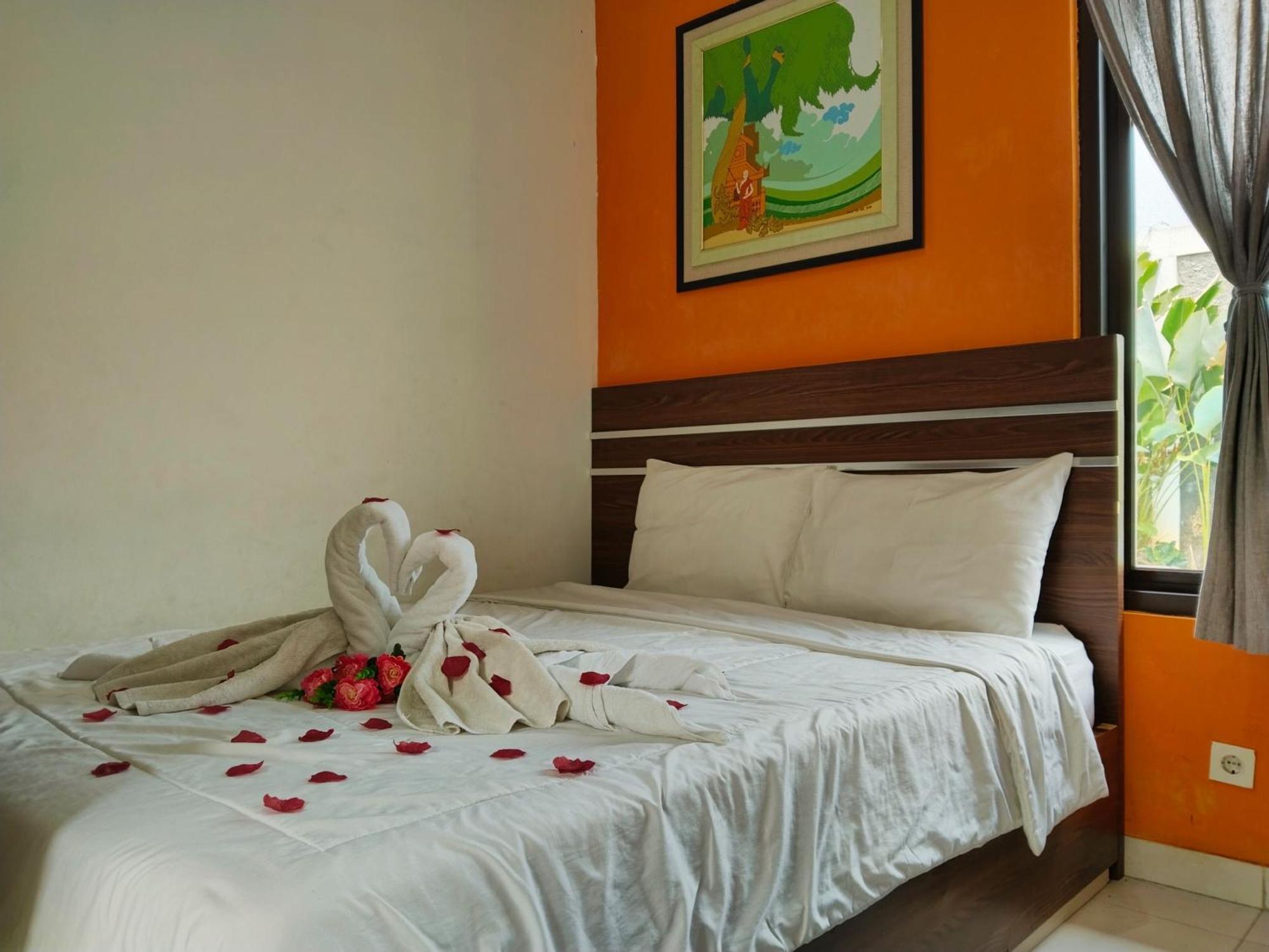 Dejati House Hotel Bekasi Buitenkant foto