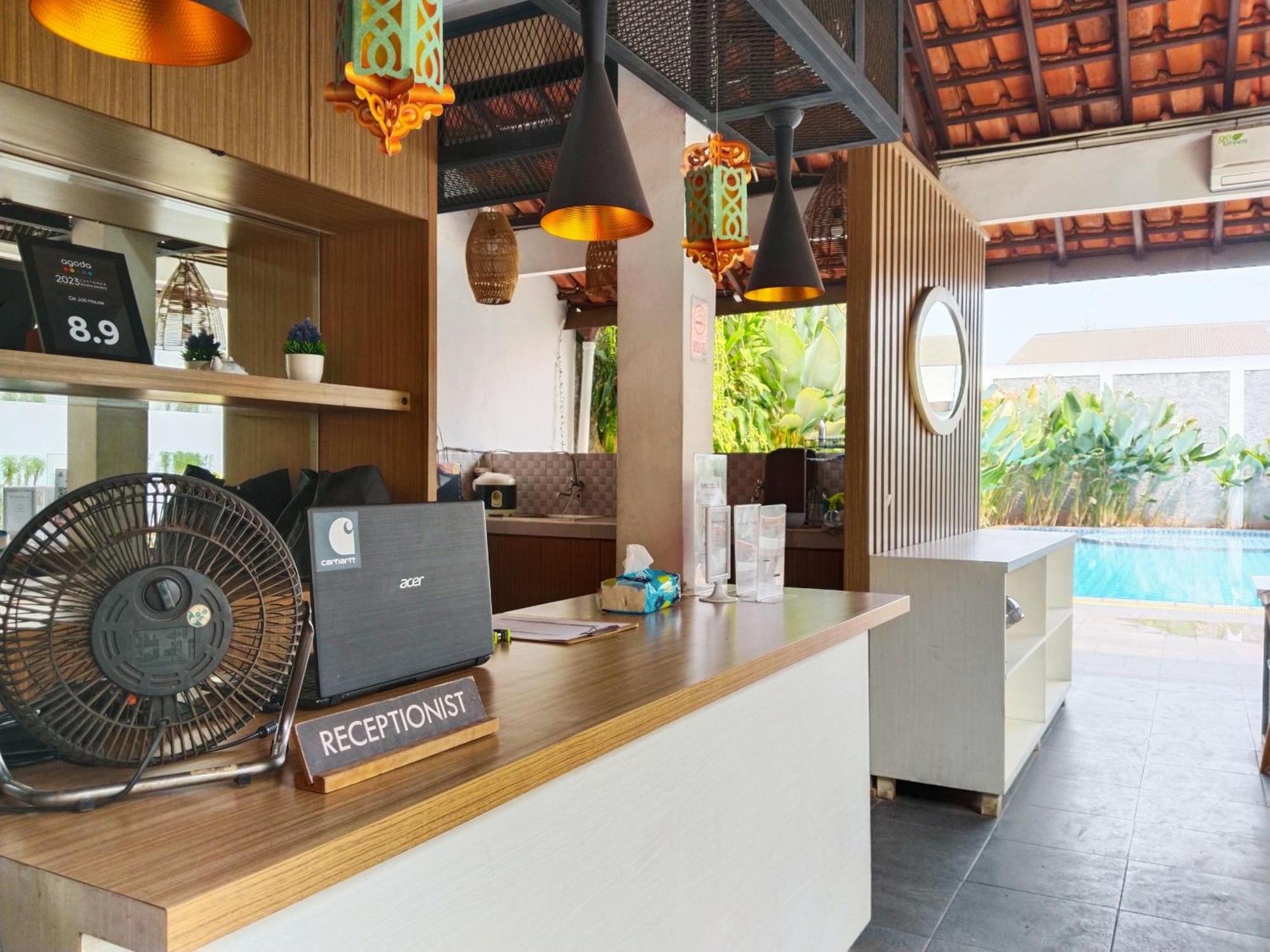 Dejati House Hotel Bekasi Buitenkant foto